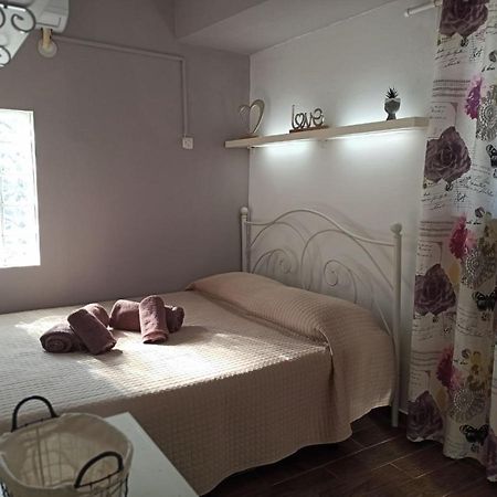 M&M Small House Rhodes City 外观 照片