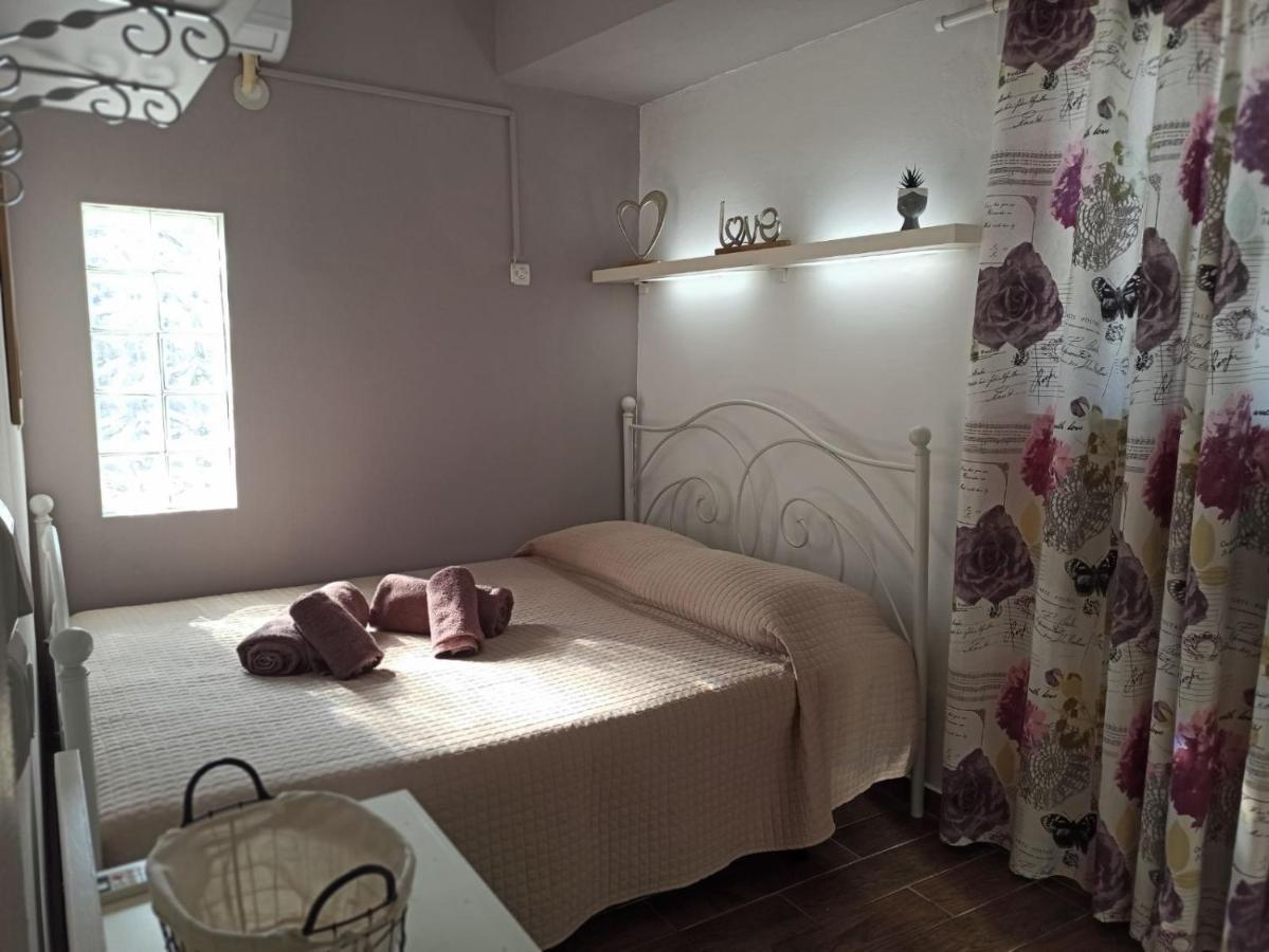 M&M Small House Rhodes City 外观 照片